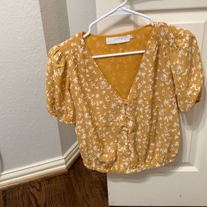 Adorable printed cropped blouse with balloon sleeves